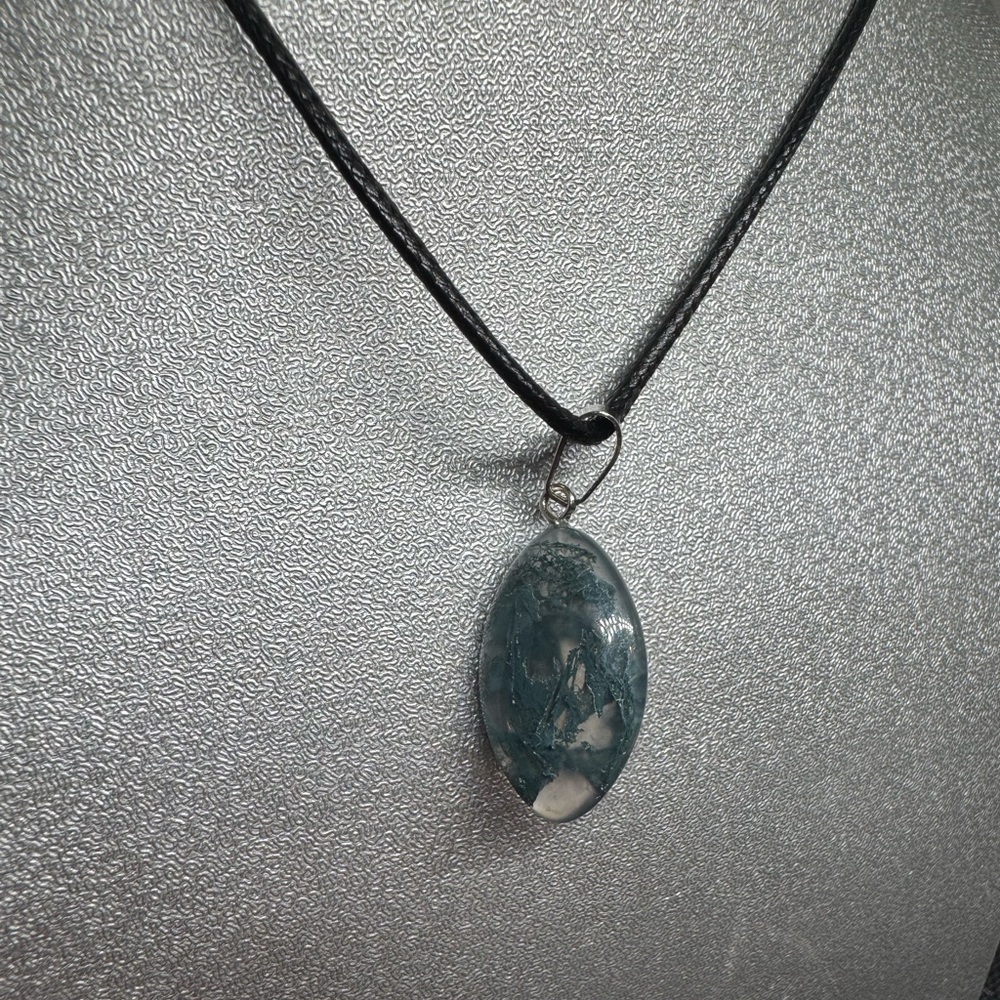 Elegant Blue Pendant Necklace - Gemstone/Crystal